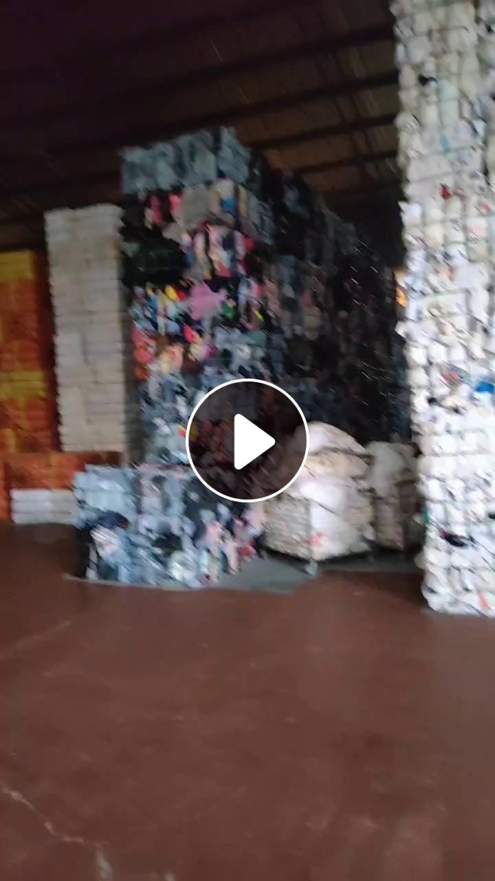 长期大量出售旧衣服白料，大白，统白，精白，月供300吨，货在湖北武汉