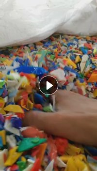 出售PP涂料桶破碎料，花桶，带字桶，白涂料桶破碎料都有，清洗干净