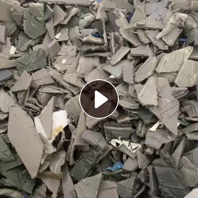 出售PE化工桶破碎料，清洗甩干，每月有100吨左右