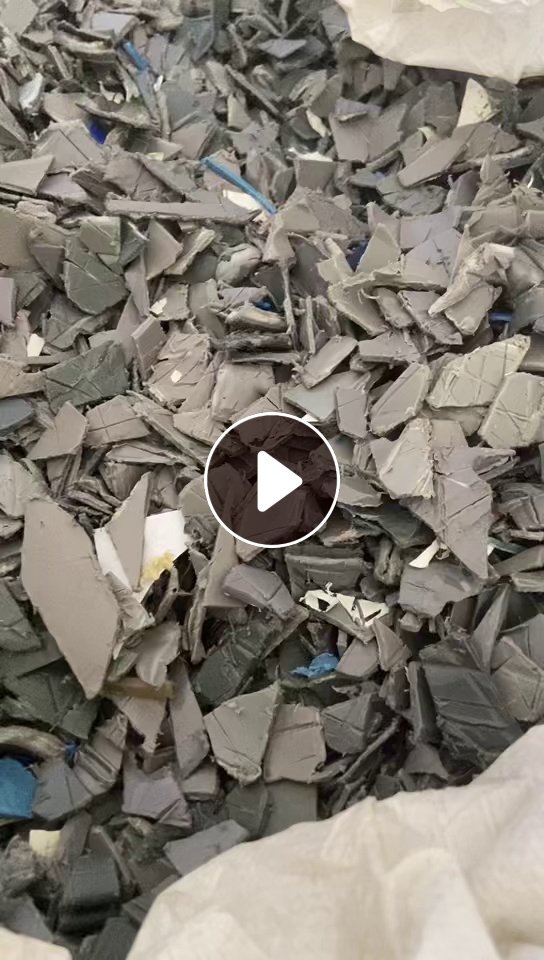 出售PE化工桶破碎料，清洗甩干，每月有100吨左右