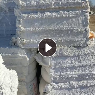 长期出售喷水织布厂下来的白色涤纶毛毛料，涤纶磨毛料，有点水分，现货有五六十吨，货在山东潍坊