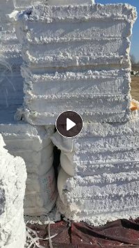 长期出售喷水织布厂下来的白色涤纶毛毛料，涤纶磨毛料，有点水分，现货有五六十吨，货在山东潍坊