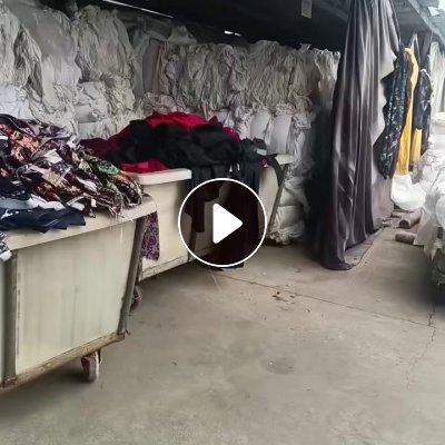 长期出售白色的涤纶废布，涤纶边角料，现货四五十吨