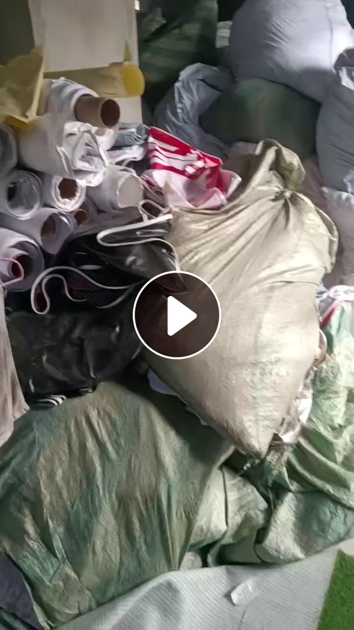 出售PVC软膜废料，广告公司下来的，做灯箱的下脚料，现货四五十吨