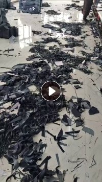 长期出售牛仔废布，牛仔边角料，涤棉牛仔废布，统货走，月供二十吨