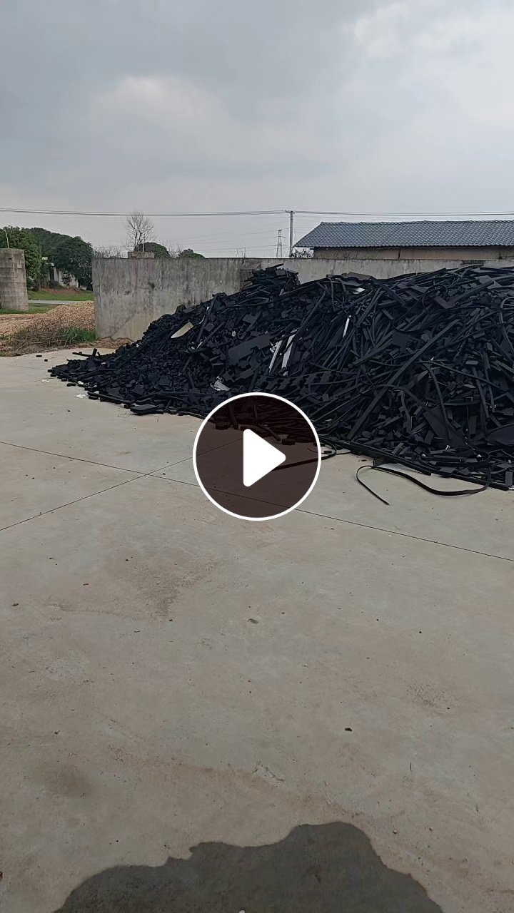 免费送EVA发泡料，现在够九米六高栏