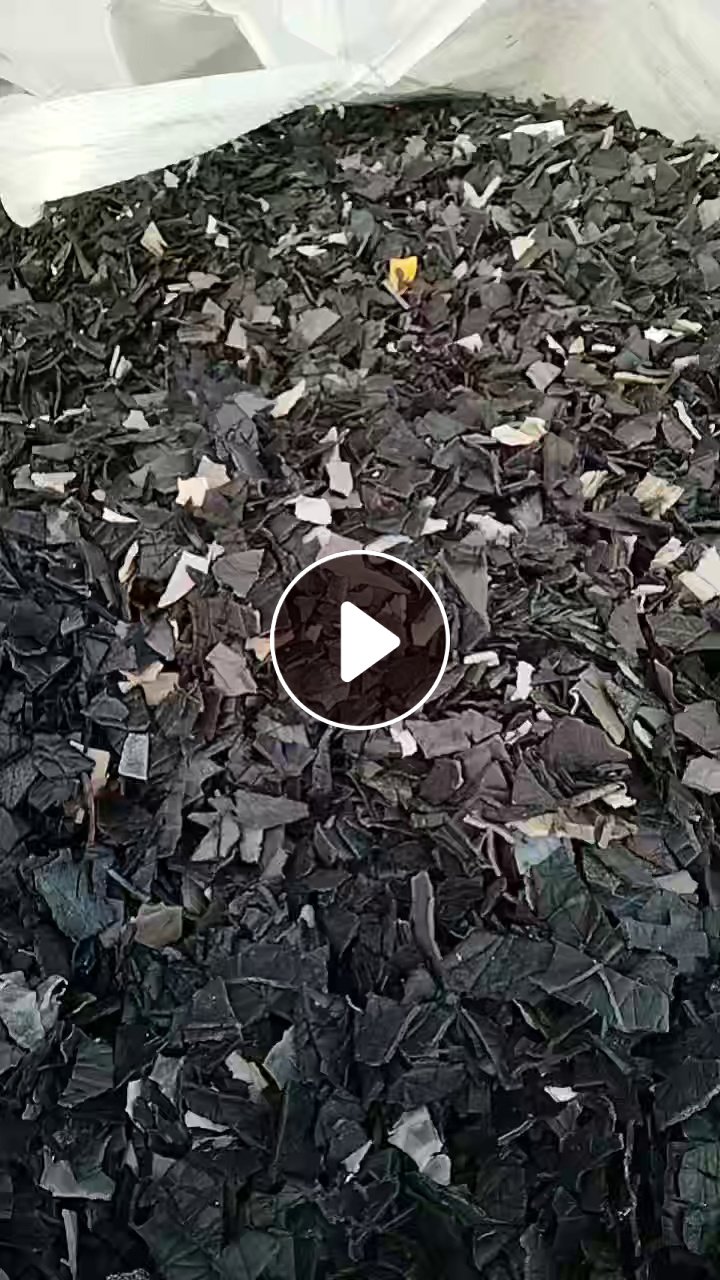 出售汽车内饰破碎料，保险杠破碎料，月供200吨