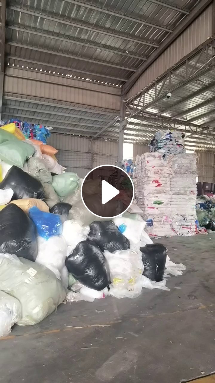 出售高压膜，干造水洗的都有，缠绕膜占8个以上，月供100吨