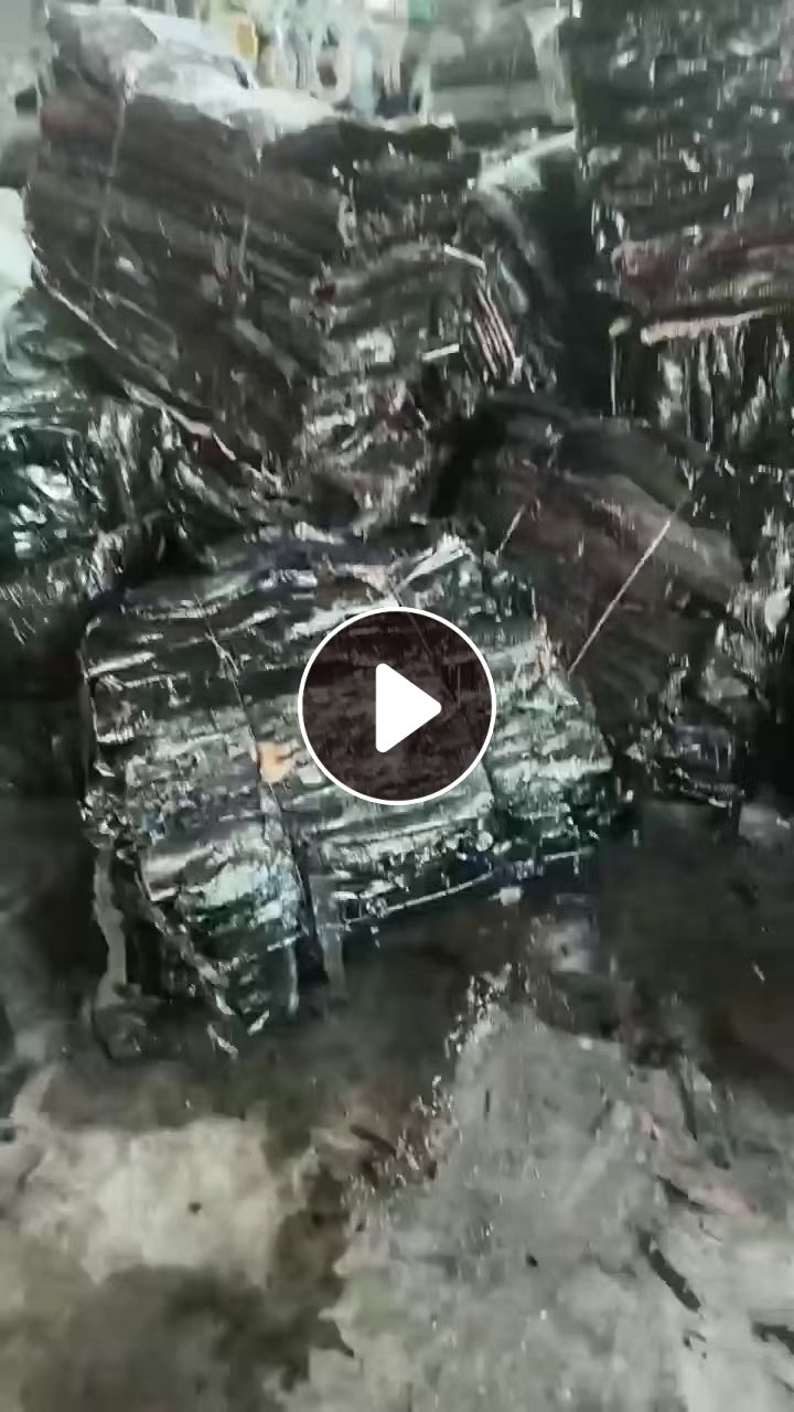 出售纯pet汽车膜废料，无胶水，现货10多吨