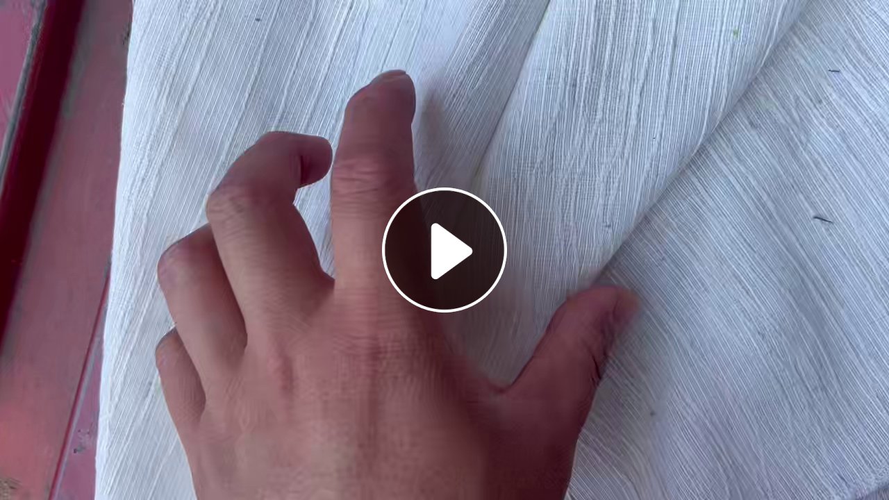 长期出售围巾厂下来的白色涤棉边角料，涤棉废布，月供100吨，货在浙江绍兴