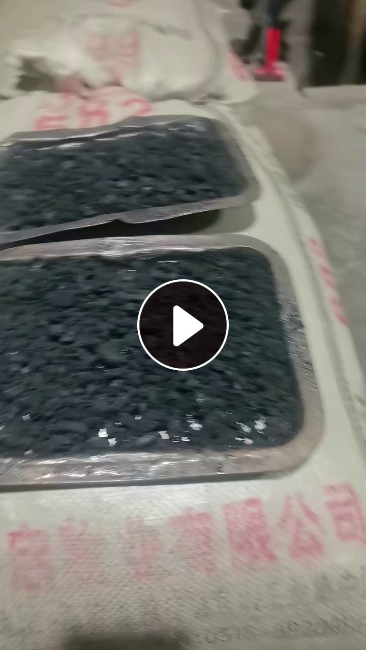 长期出售涤纶汽车内饰泡料，黑色涤纶泡料，黑色布泡，现货有33吨，货在江苏江阴