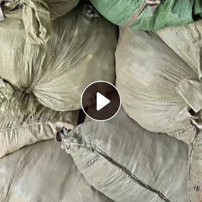 长期出售纯棉牛仔废布，牛仔布边角料，纯棉灯照，月供40吨，货在河北石家庄