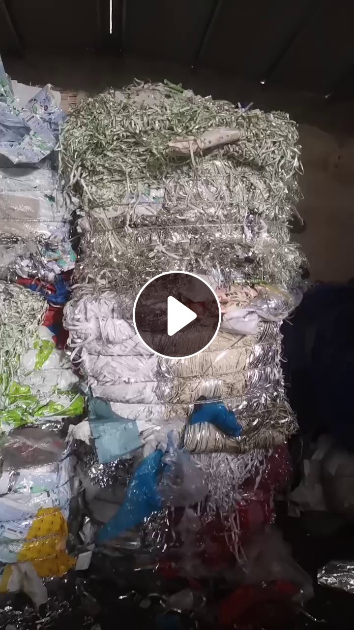 长期出售高压复合膜边料，两复合三复合混打的，现货2挂车，每月200吨左右