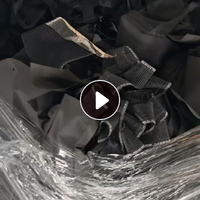 长期出售黑色涤纶汽车内饰料，黑色涤纶网布，可以拉丝，进口的料子，现货有9米6一车，货在江苏无锡