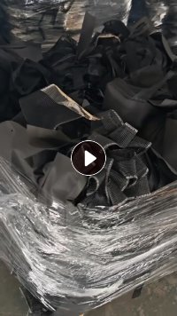 长期出售黑色涤纶汽车内饰料，黑色涤纶网布，可以拉丝，进口的料子，现货有9米6一车，货在江苏无锡