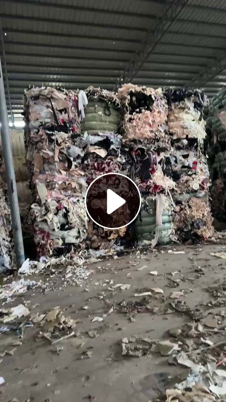长期出售制衣厂下来的废布下脚料，黑料，燃烧料，月供几千吨，货在广东汕尾