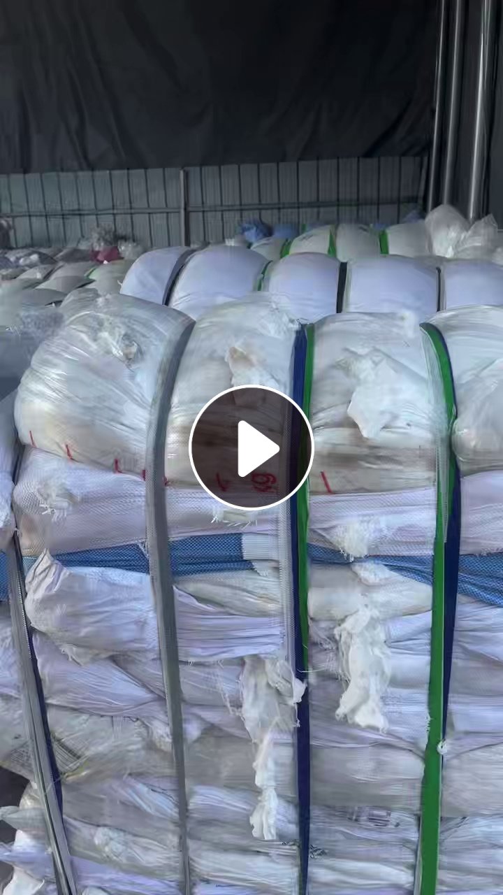 长期出售白色羊毛衫下脚料，羊毛衫边角料，可开花做无纺布用，月供100吨