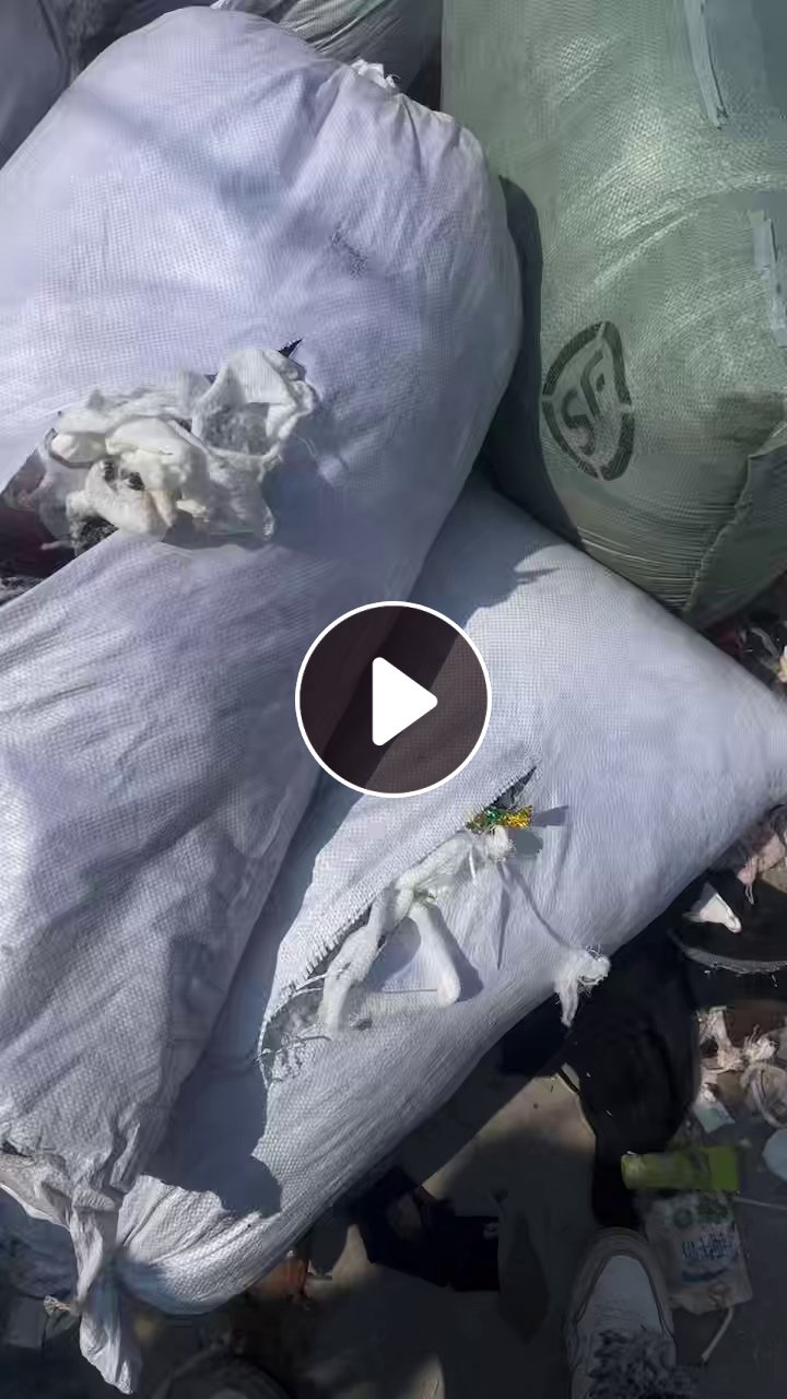 长期出售花色的羊毛衫下脚料，羊毛衫边角料，可开花做无纺布用，月供200吨