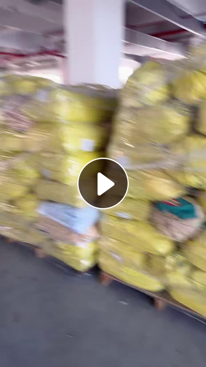 出售软质PVC水口料，黑白在一起，也有一些pe料，统货一起出，现货20吨