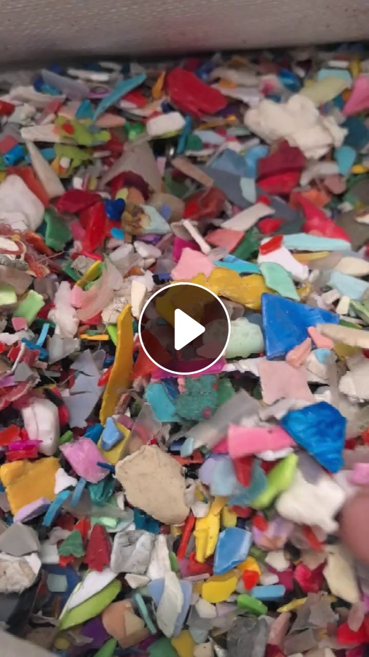 长期出售pp涂料桶破碎料，花桶粉碎料，现货10多吨