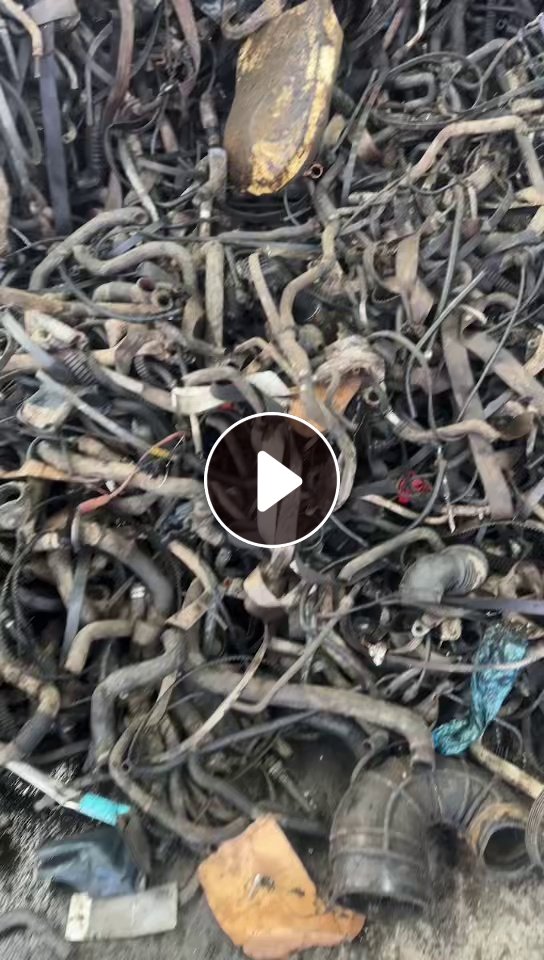 厂家长期收购橡胶鸡爪料，拆车油管，橡胶铁