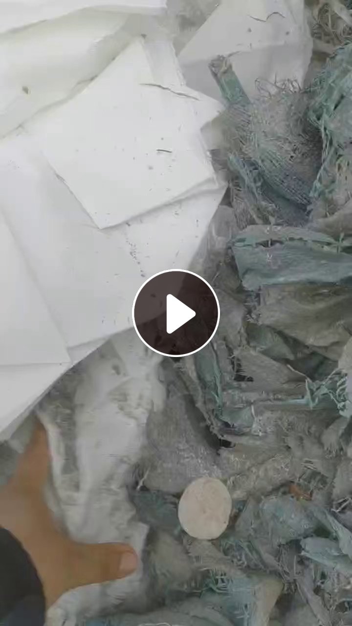 长期出售涤纶废布，涤纶边角料，分白色，杂色，现货共七十吨