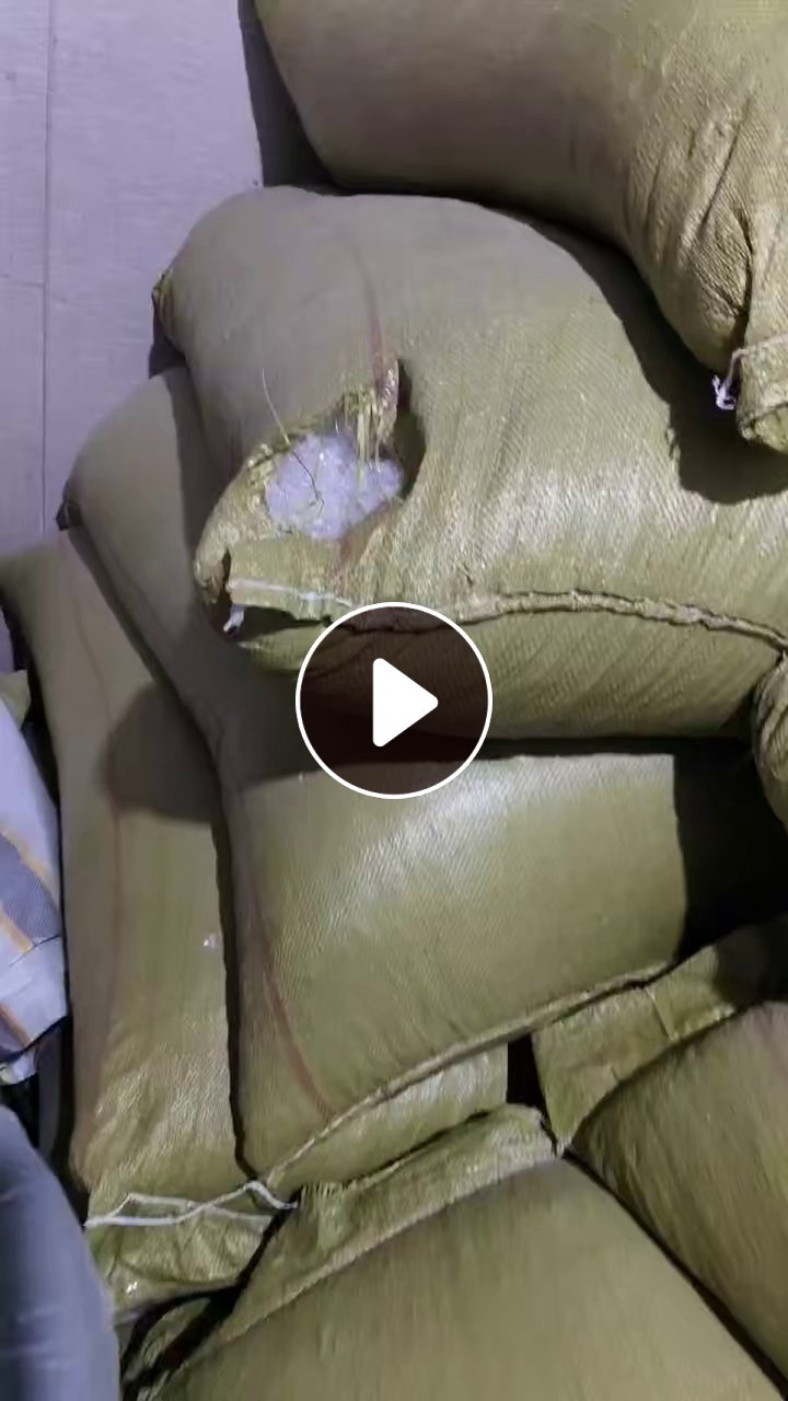 出售透明PET破碎料，食品厂下来的，现货4米2一车