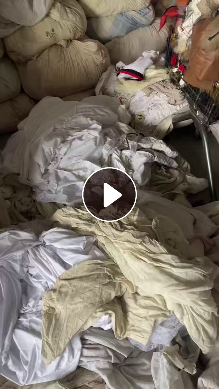 长期出售旧衣服大白，白料，开花料，现货有6米8一车，货在江苏泰州