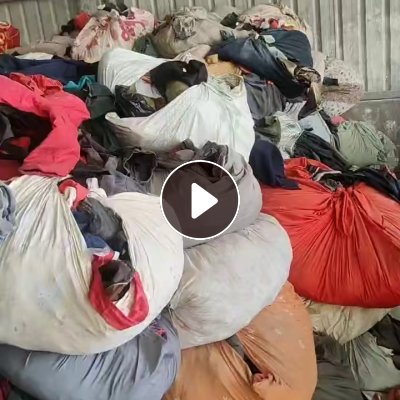 长期出售旧衣服黑料，旧衣服大白，黑料现货6.8米一车，大白30吨