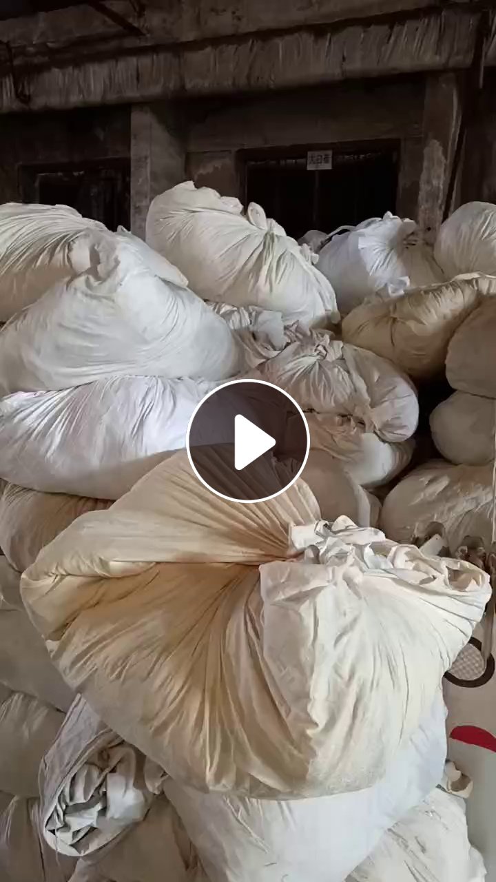 长期出售旧衣服大白，白料，开花料，现有有9.6米一车，货在山东青岛