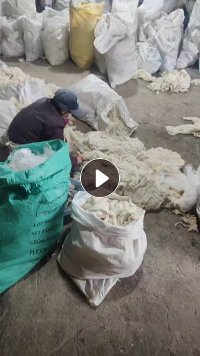 长期大量出售纺纱厂边角料，布边纱，有纯棉的，涤棉的，纯涤纶的，现货有几百吨，货在安徽安庆