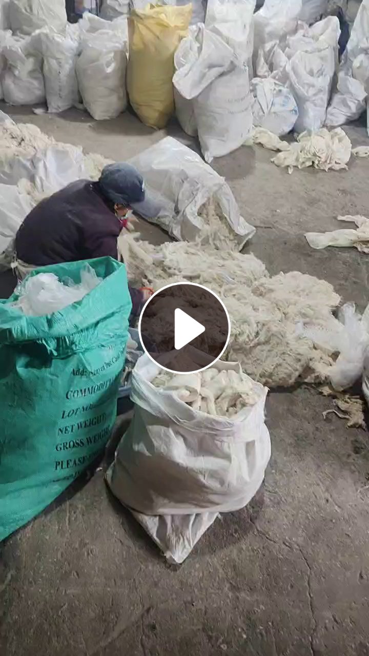 长期大量出售纺纱厂边角料，布边纱，有纯棉的，涤棉的，纯涤纶的，现货有几百吨，货在安徽安庆