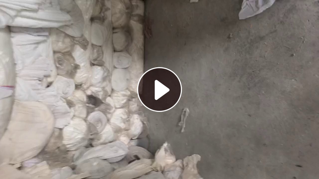 长期大量出售织布厂下来的针织涤纶卷布，涤纶布，白色偏多，现货有大几十吨，货在浙江湖州