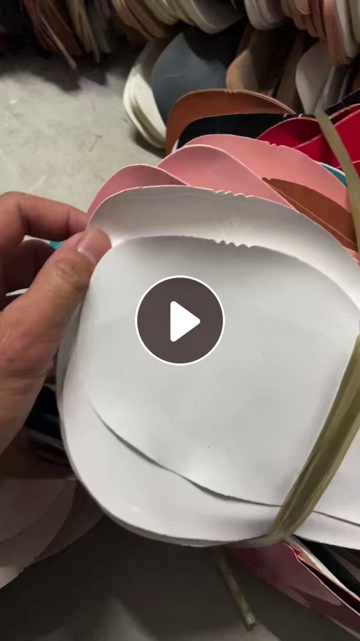 出售PVC软质皮革边角料，拖鞋厂生产下来的料