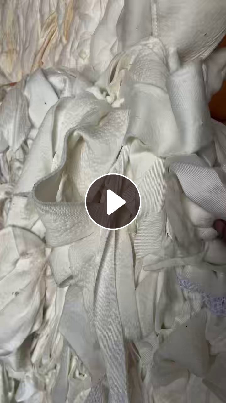 长期出售白色空心丝，床垫边角料，带布丝棉，现货有一个柜，货在广东东莞