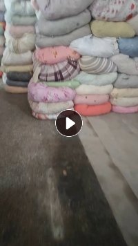 长期出售白色化纤毛衣，白色毛衣，羊毛衫，现货有几百吨，厂在浙江湖州