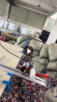 长期出售服装厂下脚料，格子衬衫边角料，涤棉材质，月供几十吨，货在贵州遵义