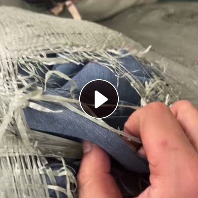 长期大量出售牛仔废布，牛仔碎布，牛仔布，涤棉材质，含棉量在60-70左右，可褪色，现货有大几十吨