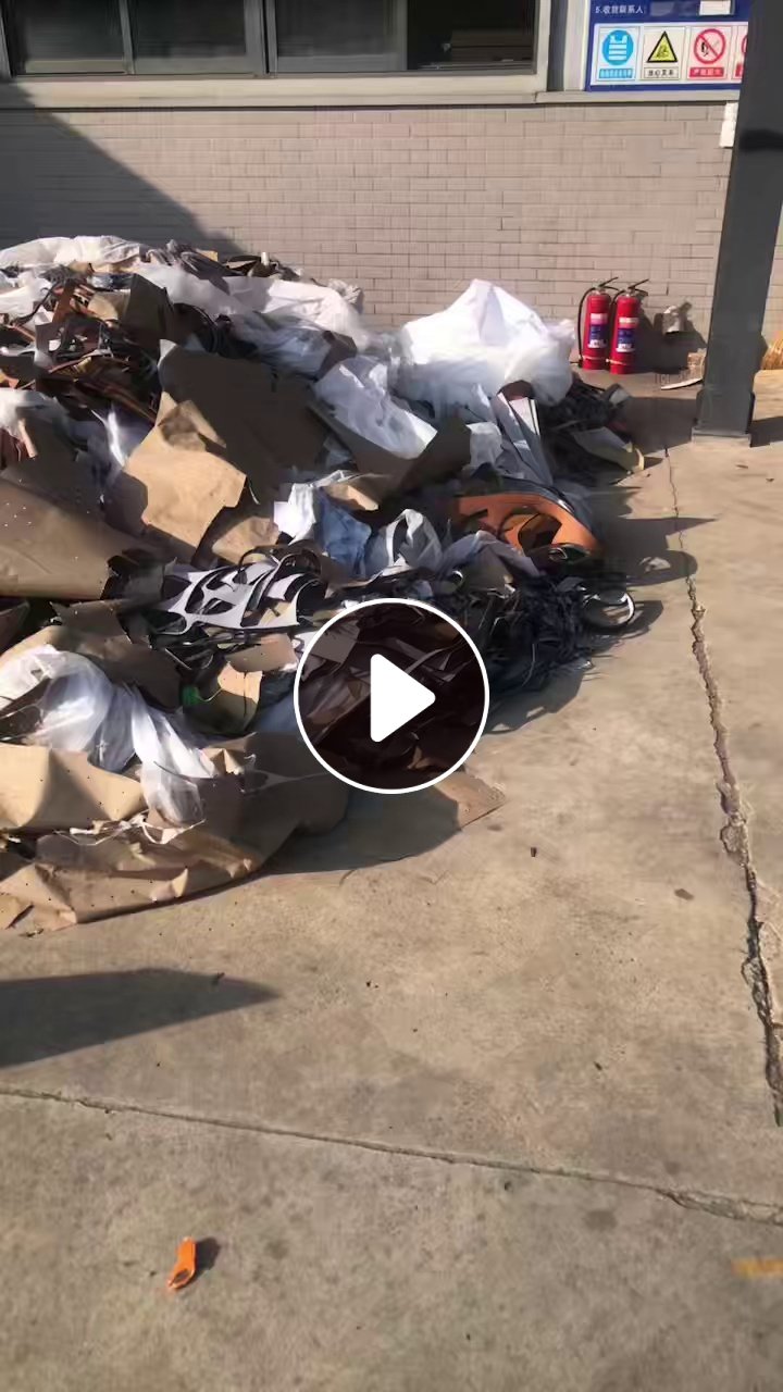 出售PVC汽车革边角料，有带海绵的，月供100吨