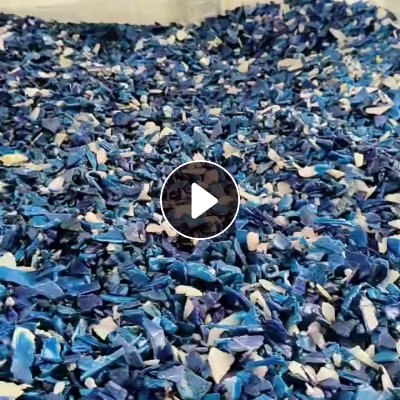 售大蓝桶破碎料，刚好一车