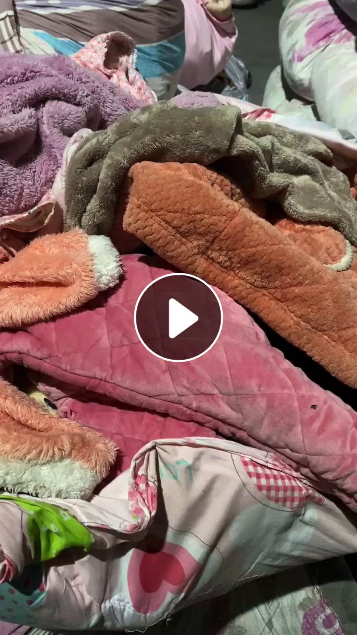 长期出售毛绒睡衣统货，绒睡衣，现货有4.2米一车，货在江苏宿迁