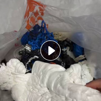 出售大块胶头料18吨，碎料15吨，厂里生产下来的料