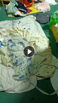 长期出售分拣厂旧衣服分拣货，冬装，夏装，白料，黑料，冬装占比多，月供80吨左右，货在福建龙岩。