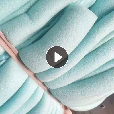 长期出售喜临门工厂下来的蓝色慢回弹海绵，海绵下脚料，带有底皮，侧皮，现货10吨左右，货在河北廊坊
