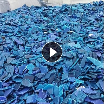 出售大蓝桶破碎料，现货购九米六一车