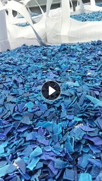 出售大蓝桶破碎料，现货购九米六一车