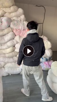 长期出售旧衣服统白，旧衣服开花料，现货10吨