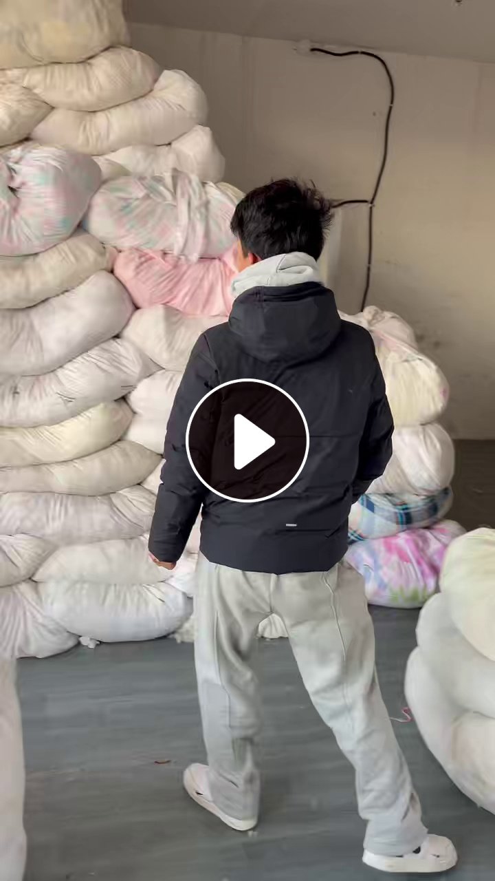 长期出售旧衣服统白，旧衣服开花料，现货10吨
