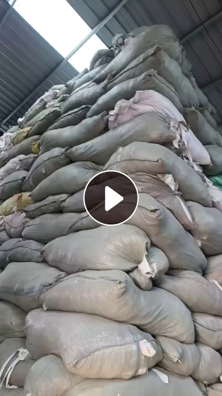 长期出售服装厂白色针织涤棉废布，涤棉布条，下脚料，碎布，现货40吨