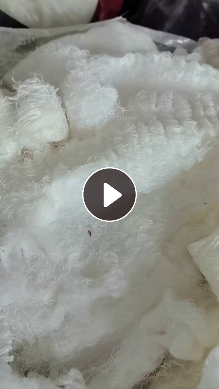 长期出售纱线管上割下来的废纱，废纱线不分材质，只分颜色，货在江苏苏州